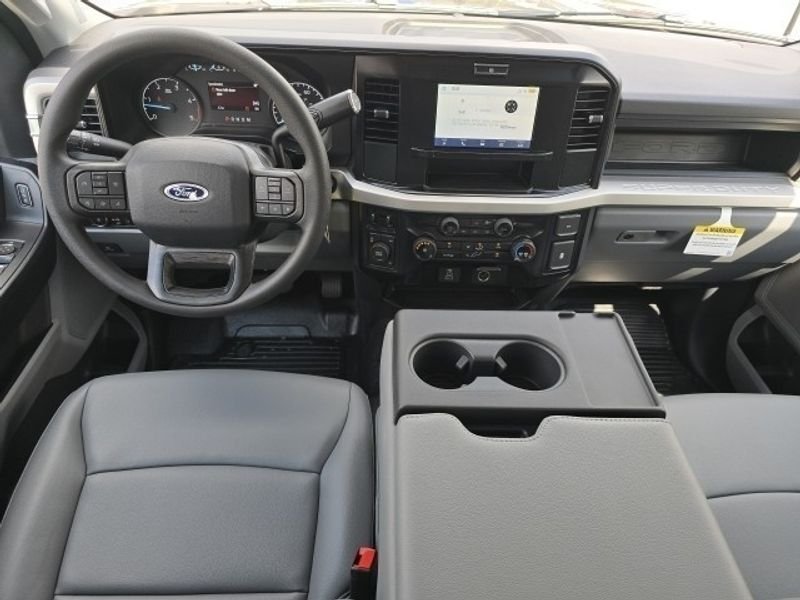 2025 Ford F-350 Super Duty Chassis Cab XL - Photo 4