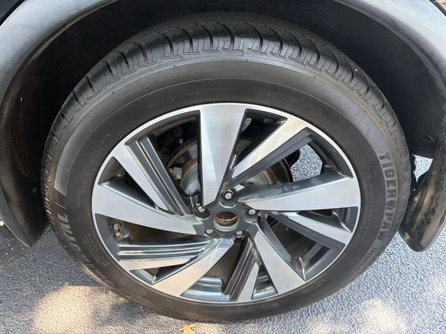 Used 2018 Black Nissan Platinum image 20