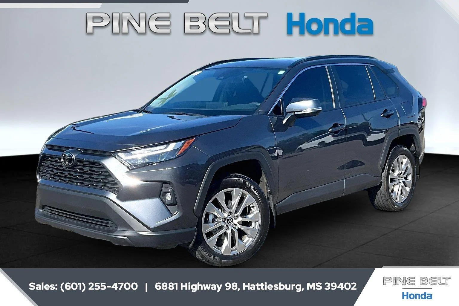 Used 2024 Magnetic Gray Metallic toyota XLE Premium image 10