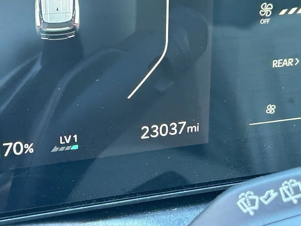 Used 2024 Ivory Kia Wind image 28
