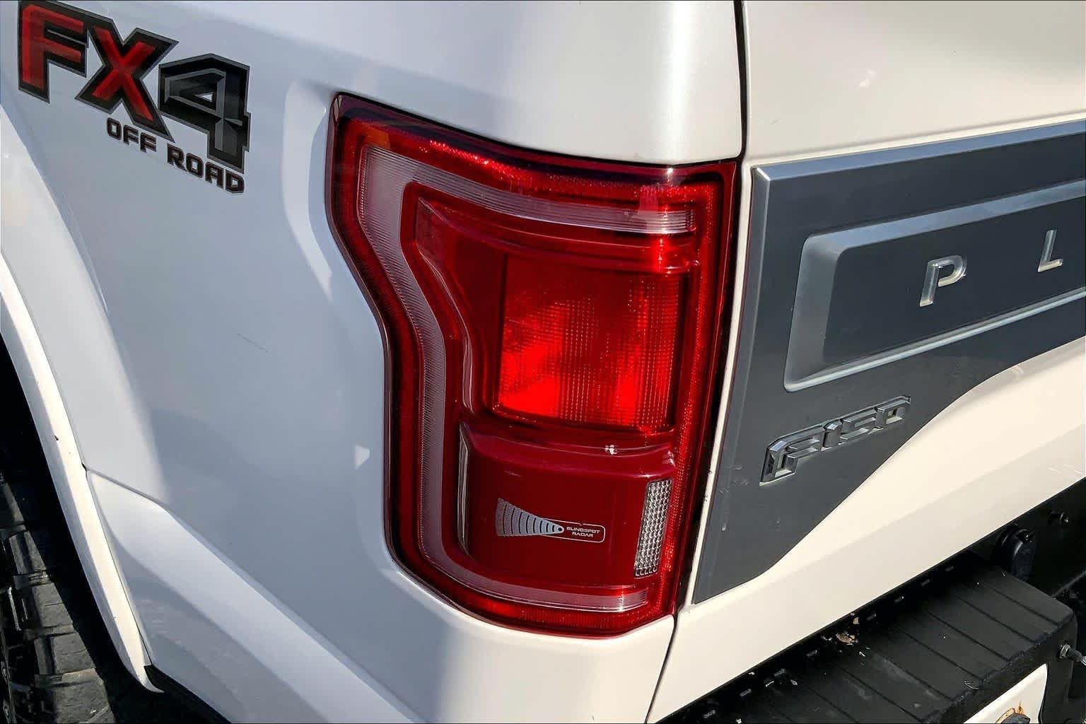 Used 2015 White Platinum Metallic Tri-Coat Ford Platinum image 25