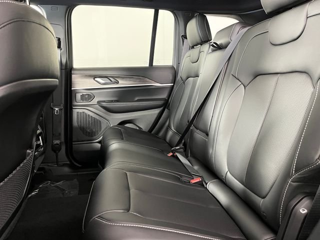 New 2026 Bright White Clear-Coat Exterior Paint Jeep Limited image 7