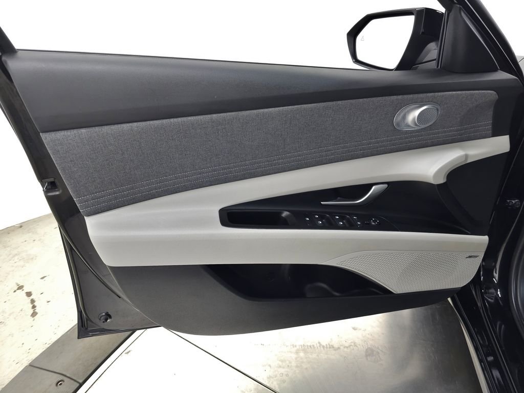 2024 Hyundai Elantra Limited - Photo 14