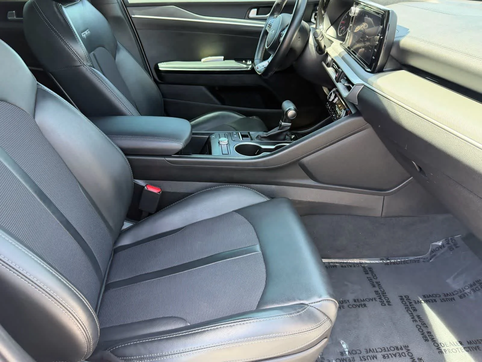 Used 2022 Glacial White Pearl Kia GT-Line image 13