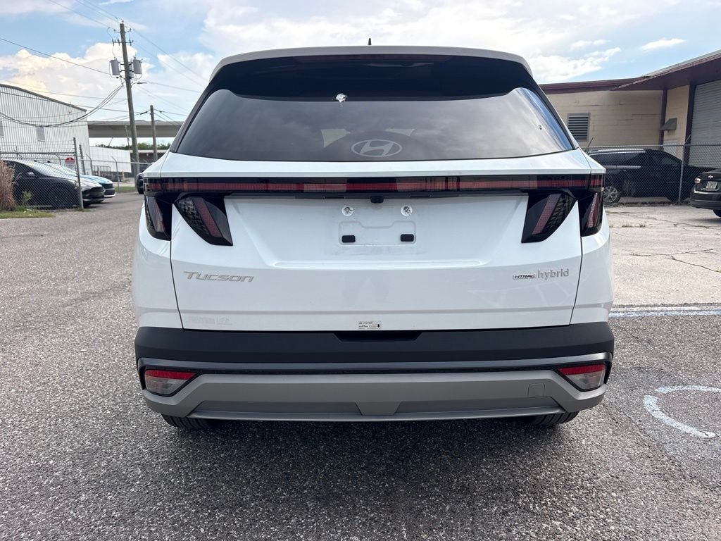 Used 2025 White Hyundai SEL Convenience image 4