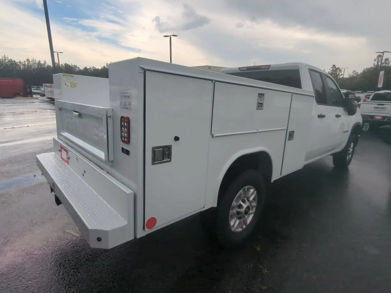 New 2026 Summit White Chevrolet WT image 8