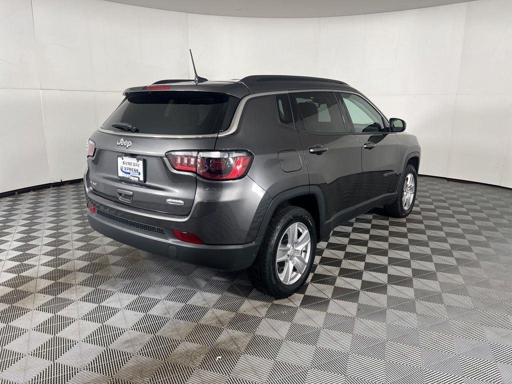 Used 2022 Granite Crystal Metallic Clear Jeep Latitude image 4
