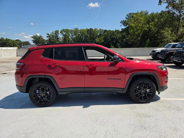 New 2026 Red Hot Pearl-Coat Exterior Paint Jeep Latitude image 10