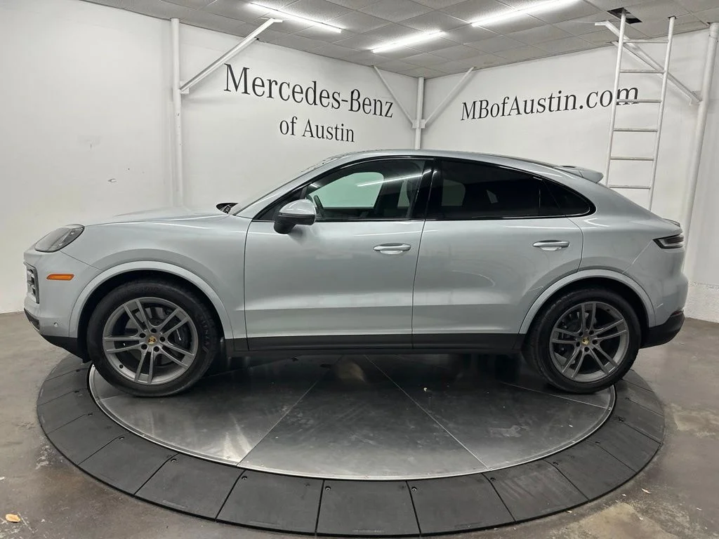 Used 2024  Porsche Base image 4