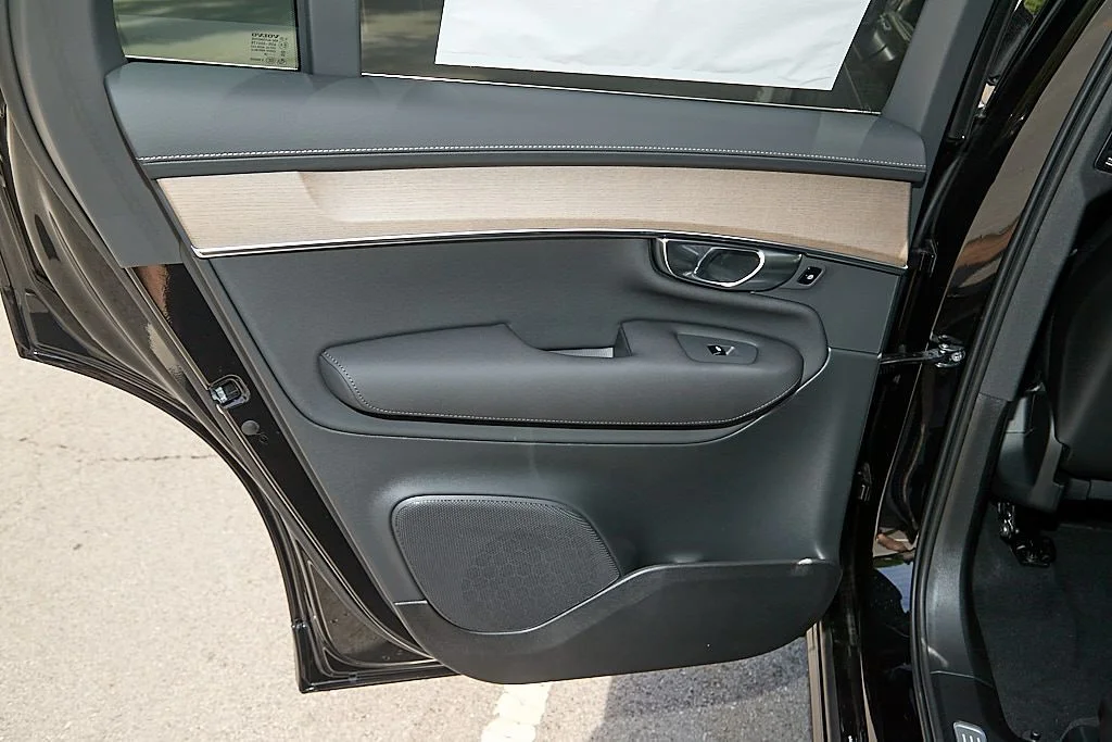 New 2026 Onyx Black Volvo Plus image 18