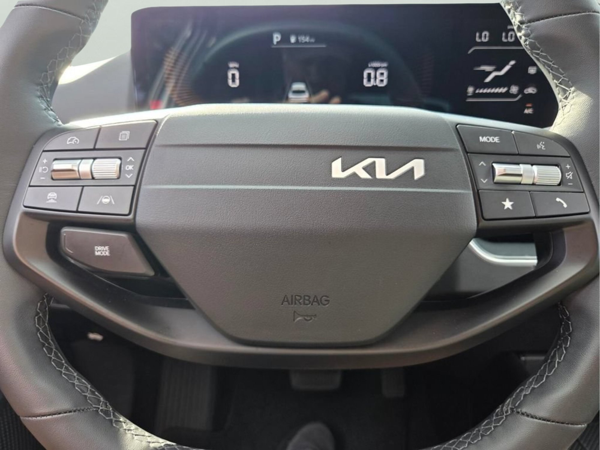 New 2026 Snow White Pearl Kia EX image 27