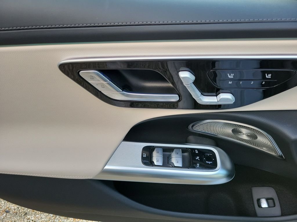 New 2026 MANUFAKTUR Moonlight White Metallic Mercedes-Benz E 350 image 18