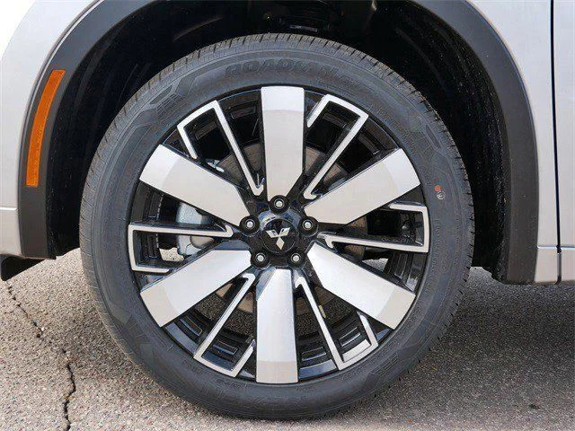 New 2026 Alloy Silver Metallic Mitsubishi SEL image 3