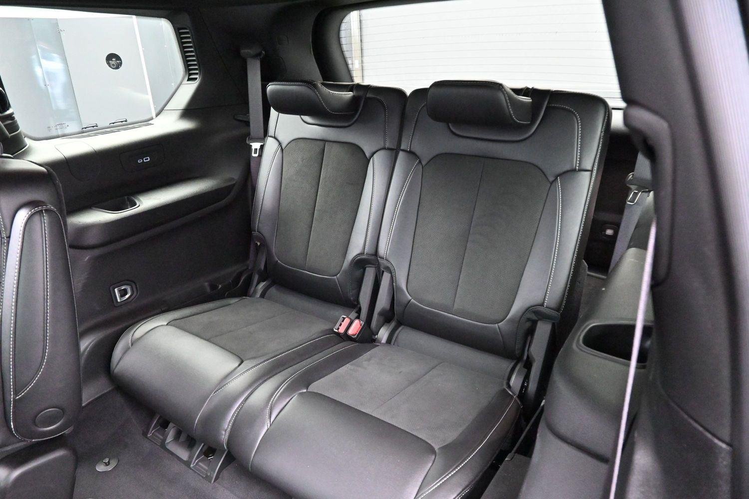 Used 2023 Diamond Black Crystal Pearlcoat Jeep Altitude image 28