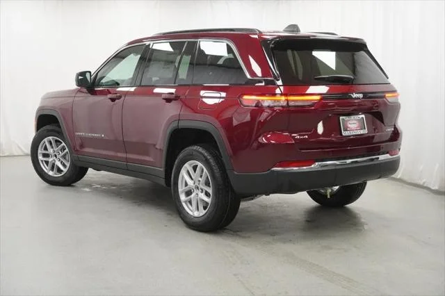 New 2026 Velvet Red Pearl-Coat Exterior Paint Jeep Laredo X image 13