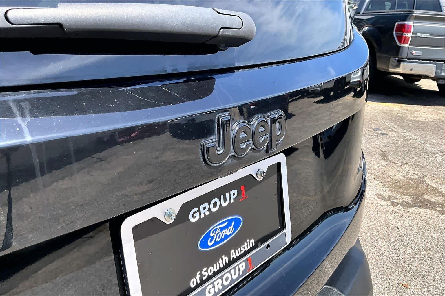 Used 2020 Black Clearcoat Jeep Altitude image 30