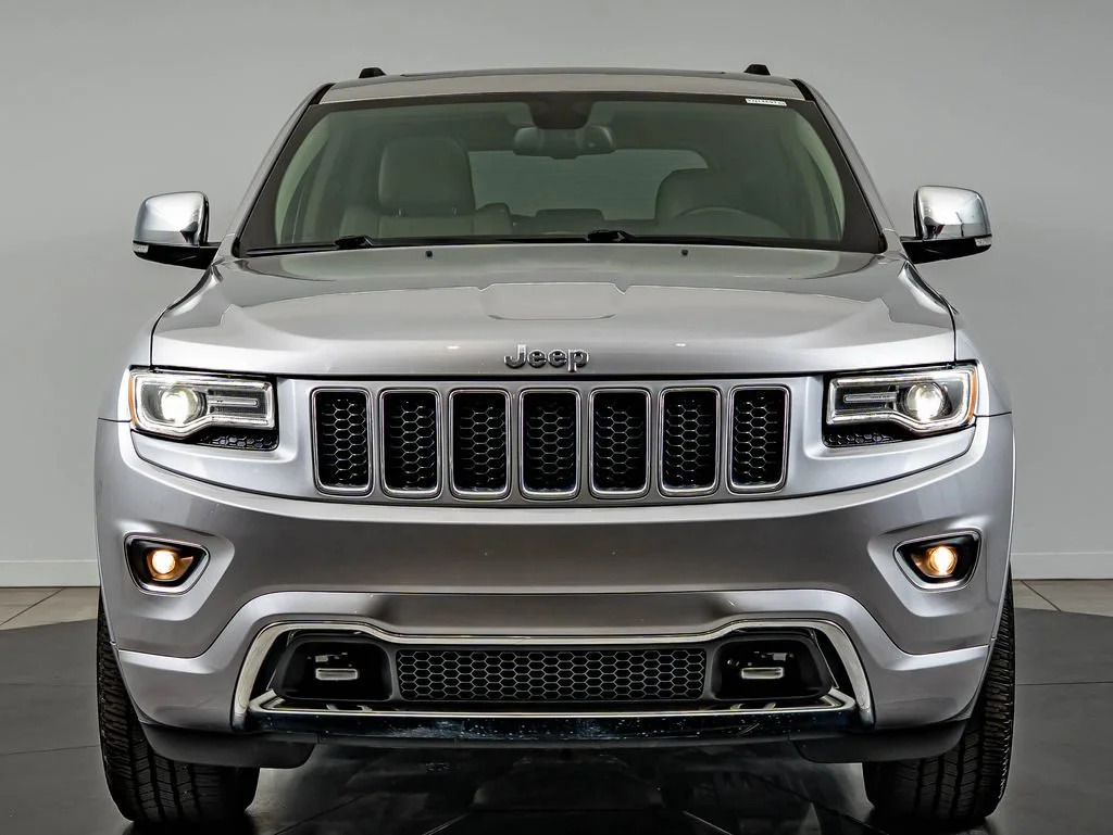 Used 2015 Billet Silver Metallic Clearcoat Jeep Overland image 2