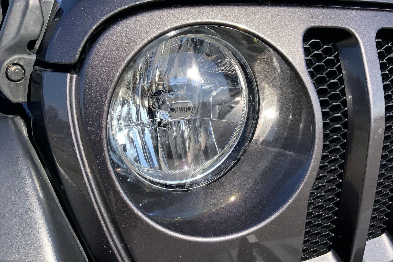 Used 2022 Granite Crystal Metallic Clearcoat Jeep Unlimited Sport S image 27