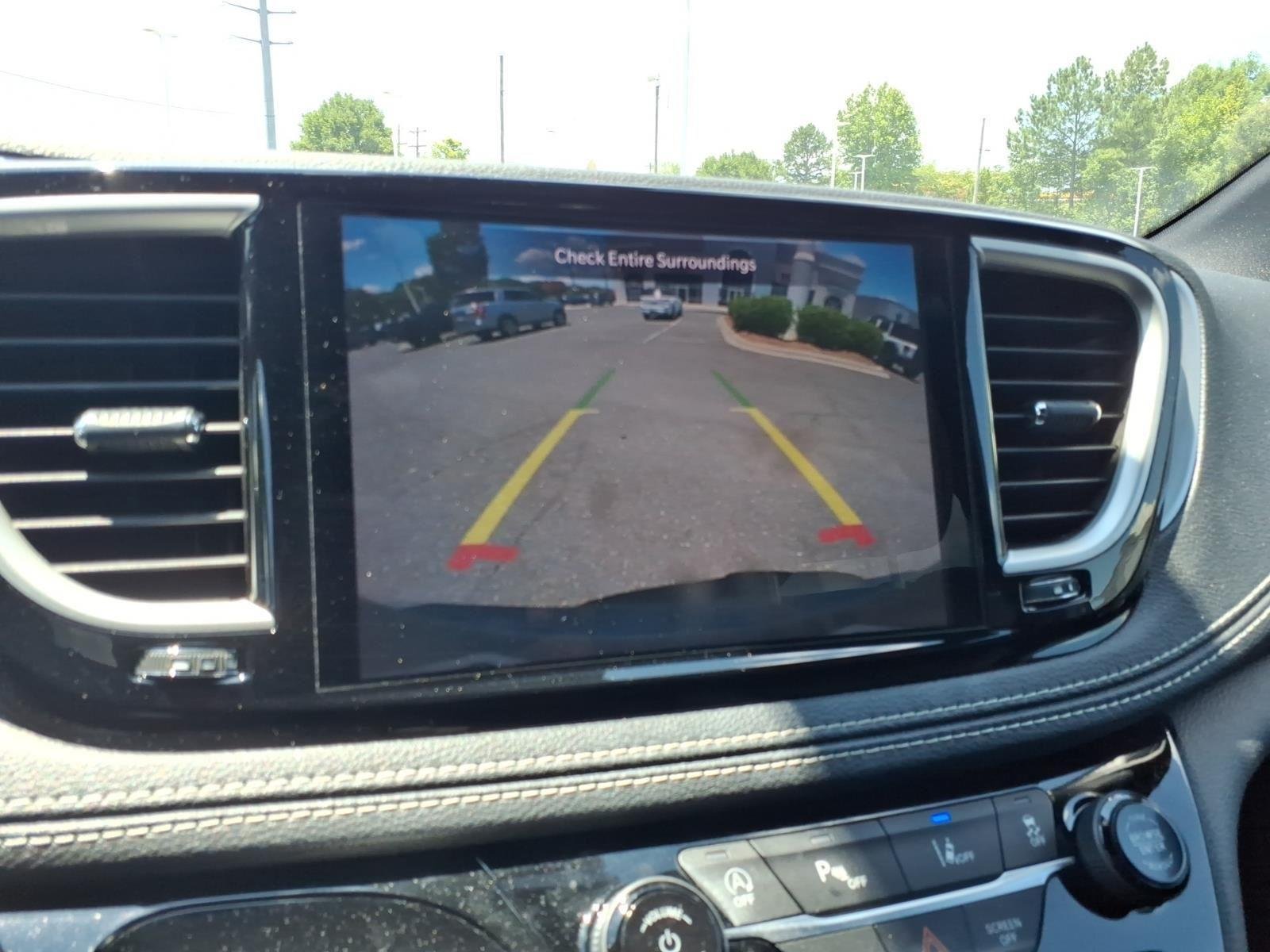 Used 2021 Ceramic Gray Clearcoat Chrysler Touring L image 4