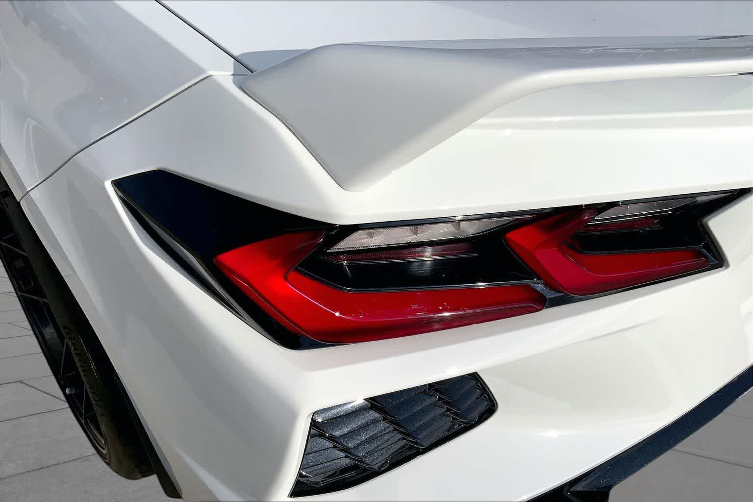 Used 2020 Arctic White Chevrolet 3LT image 22