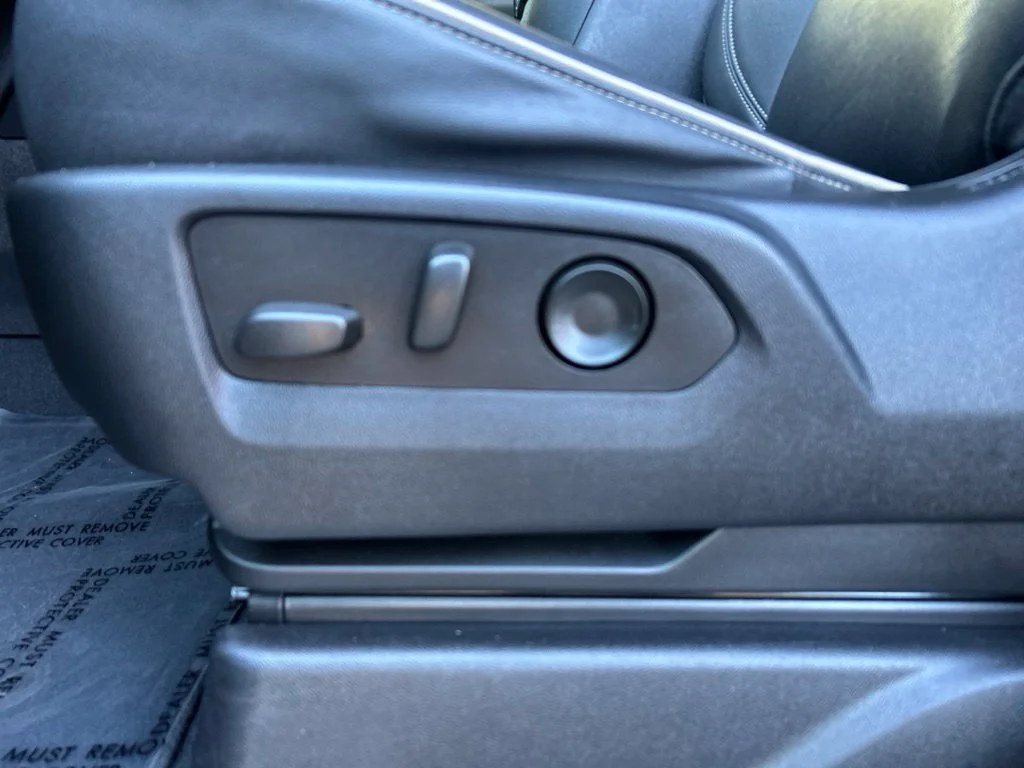 Used 2023 Silver GMC SLT image 15