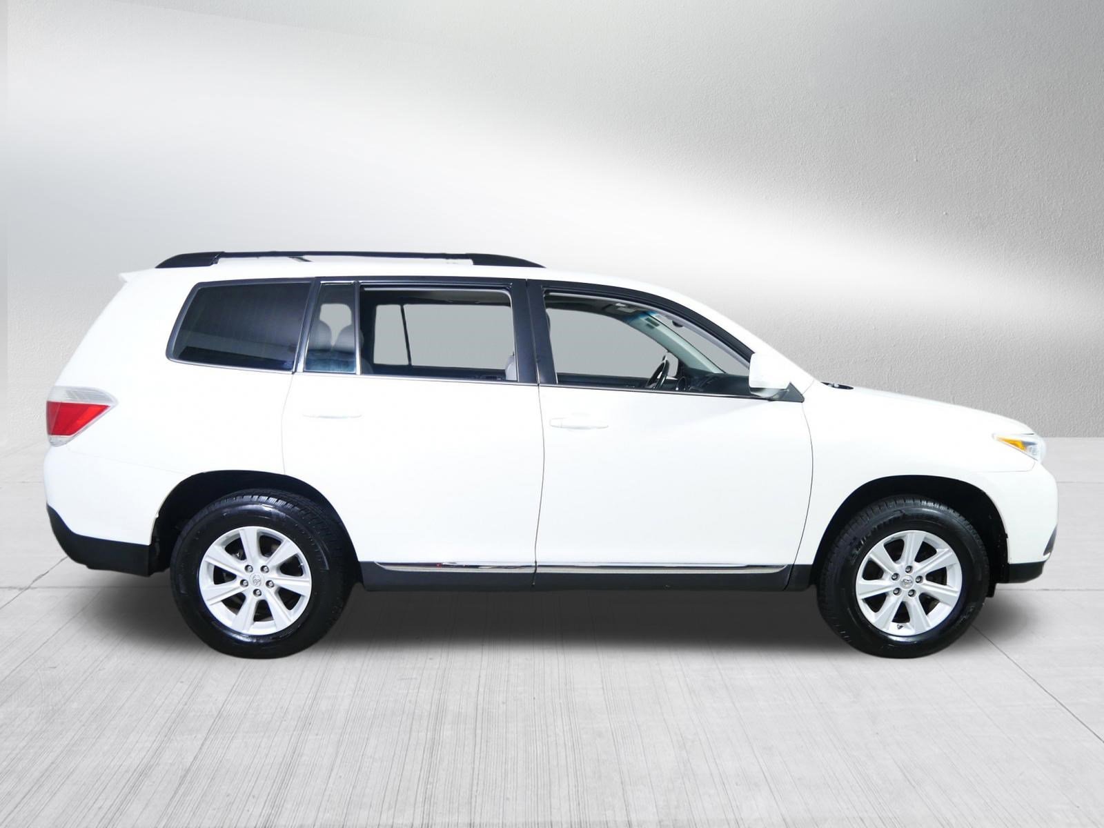 Used 2012 Blizzard Pearl Toyota SE image 8