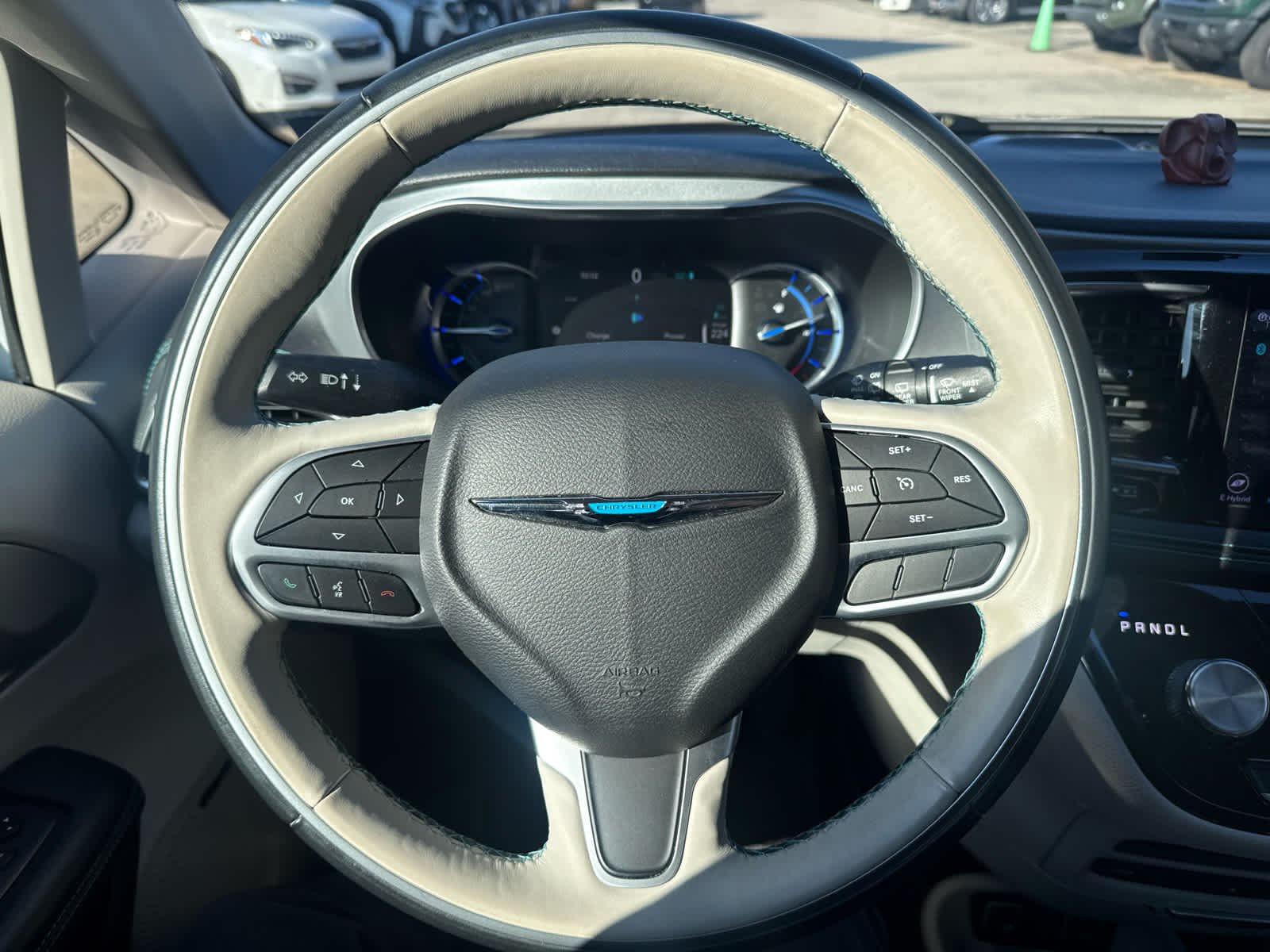 Used 2018 WHITE Chrysler Hybrid Limited image 6