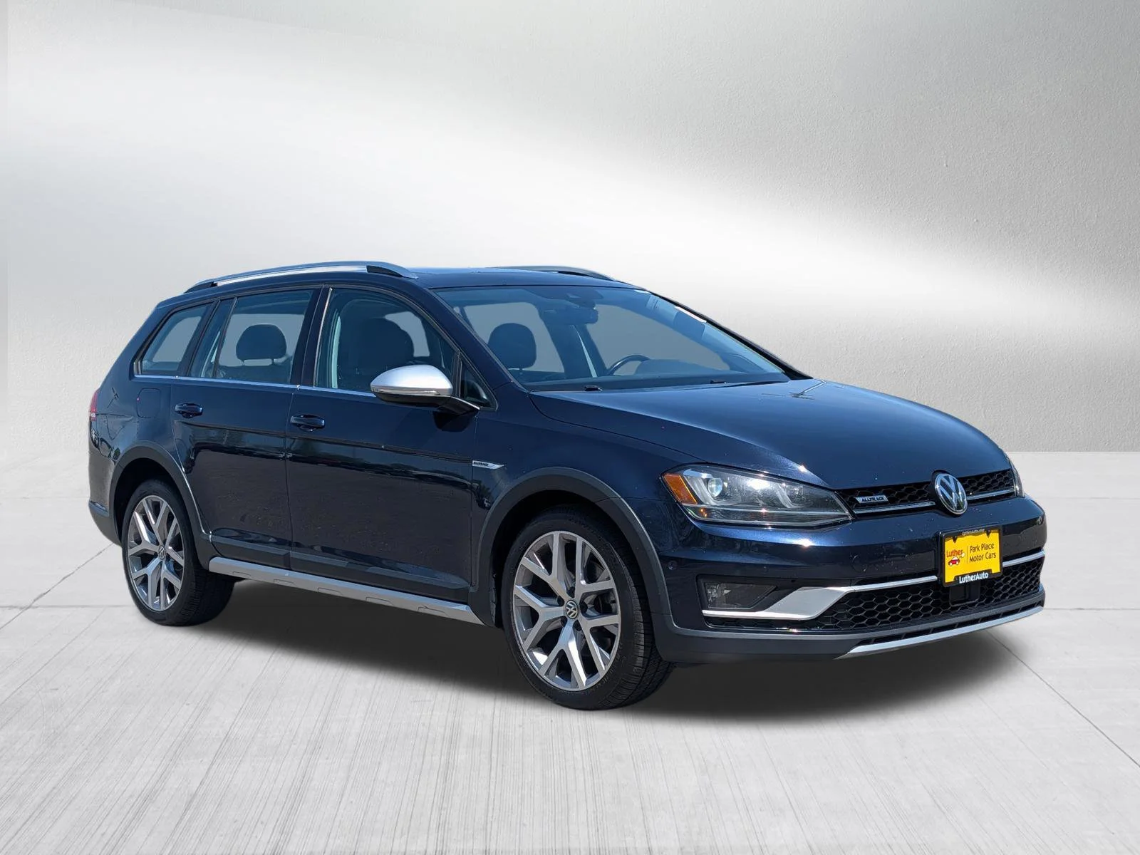 Used 2017 Night Blue Metallic Volkswagen SEL image 1