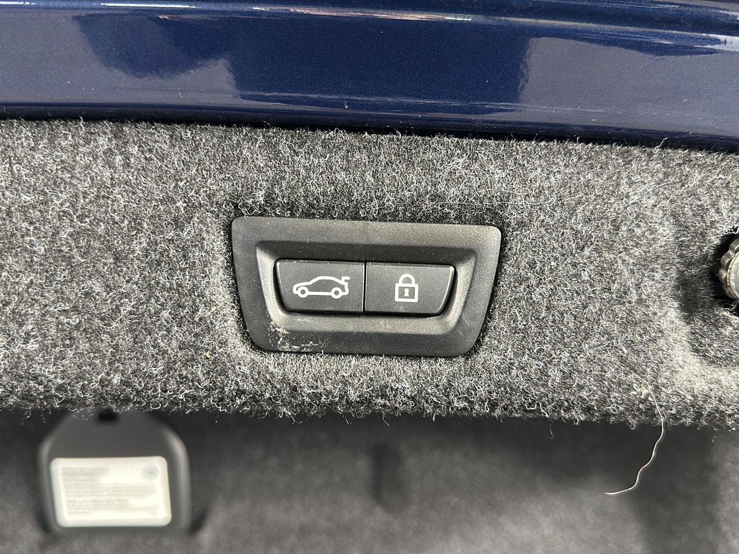 Used 2022 Phytonic Blue Metallic BMW 540i xDrive image 28