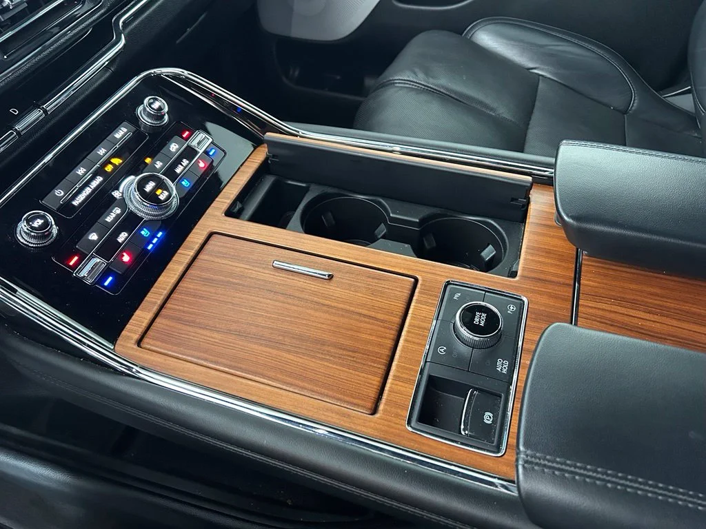 Used 2019  Lincoln Reserve image 8