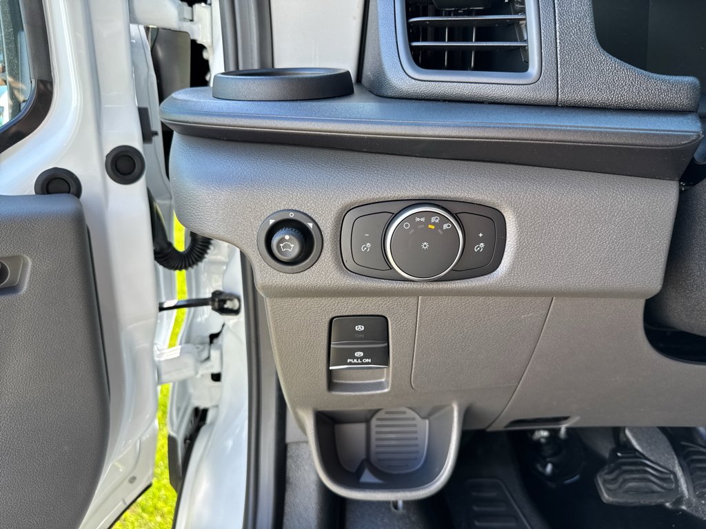 New 2026 Oxford White Ford Base w/9,950 lb. GVWR image 25
