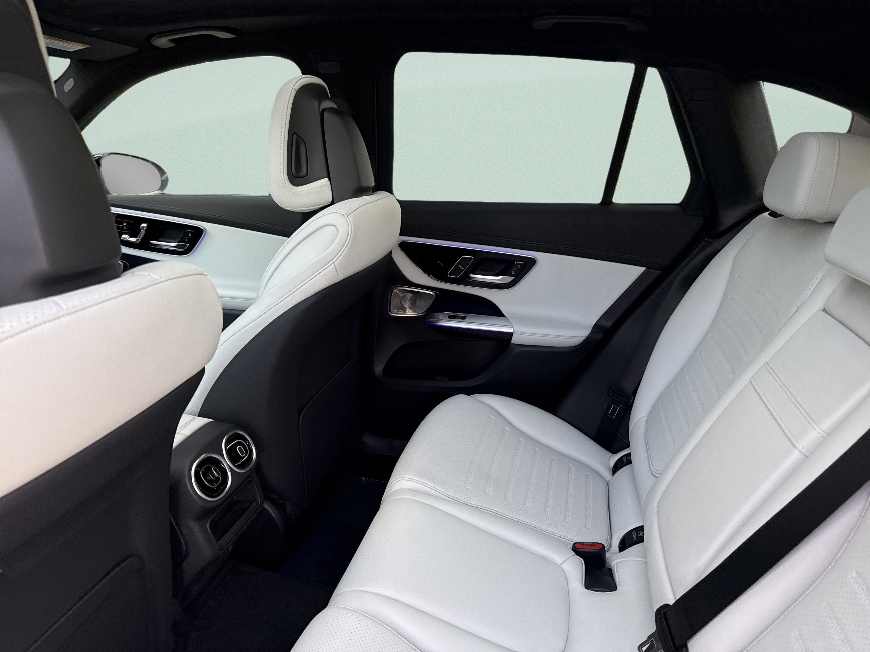 Certified Used 2026 Polar White Mercedes-Benz GLC 300 image 46