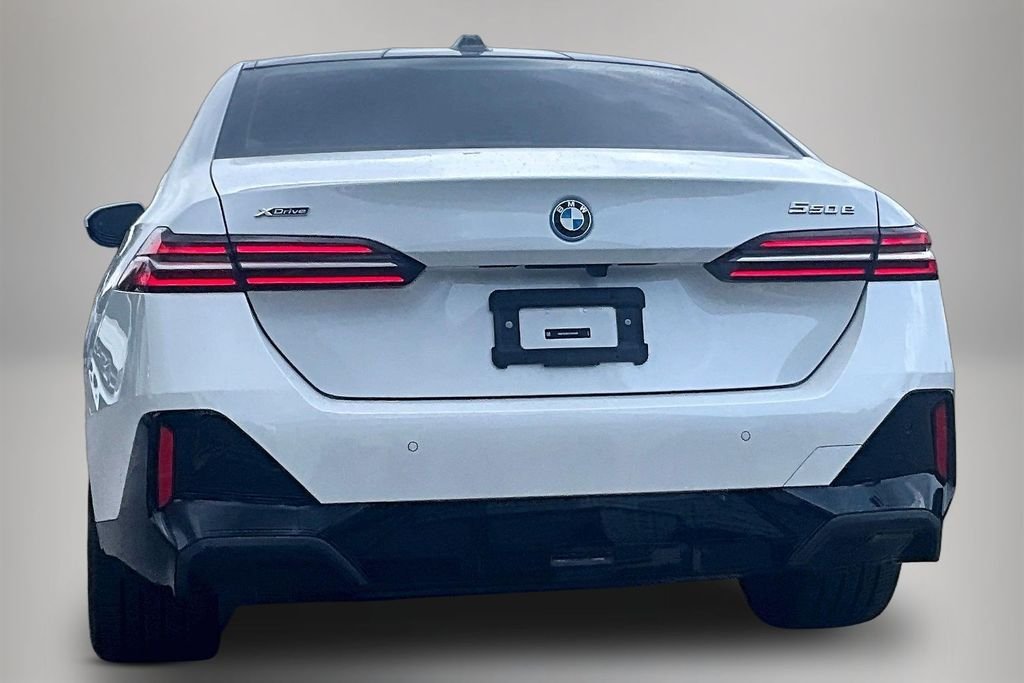 Used 2026 White BMW 550e xDrive image 5