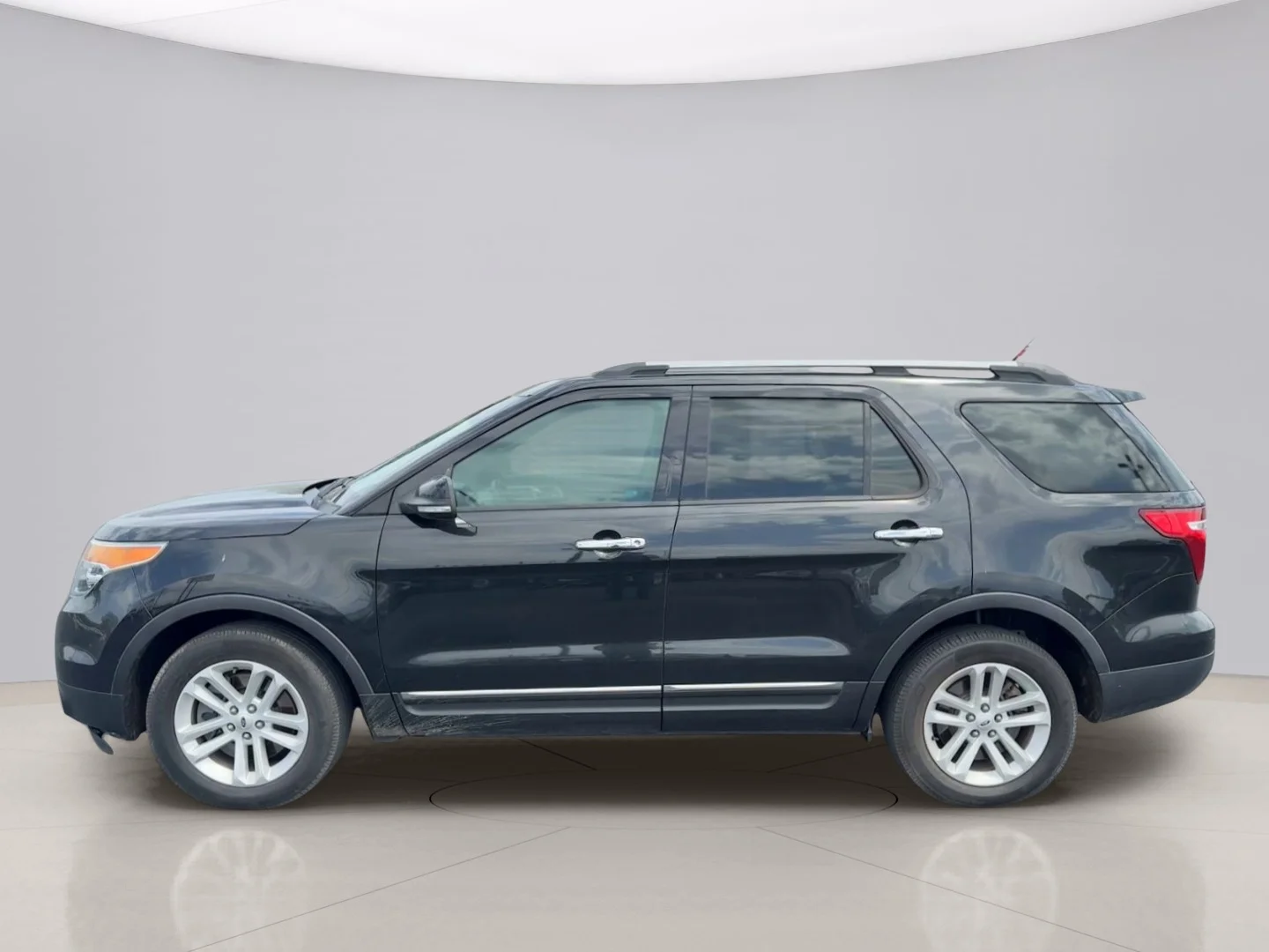 Used 2015 Black Ford XLT image 2