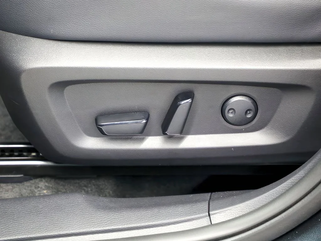 New 2026 Graphite Gray Mitsubishi SEL image 12