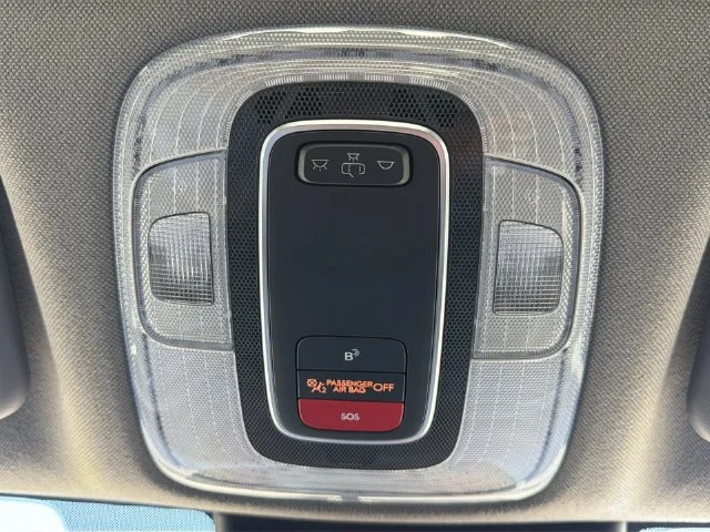 Used 2025 Red Hyundai SEL Sport image 30