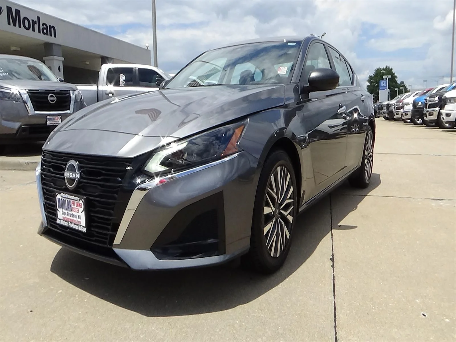 Used 2025 Gun Metallic (kad) Nissan 2.5 SV image 2