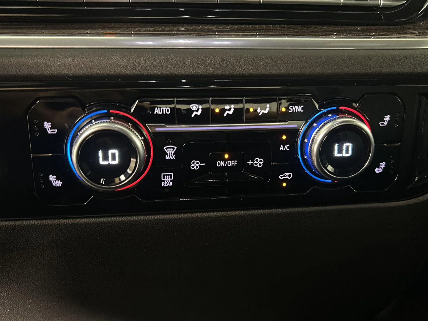 Used 2024 Onyx Black GMC Elevation image 20