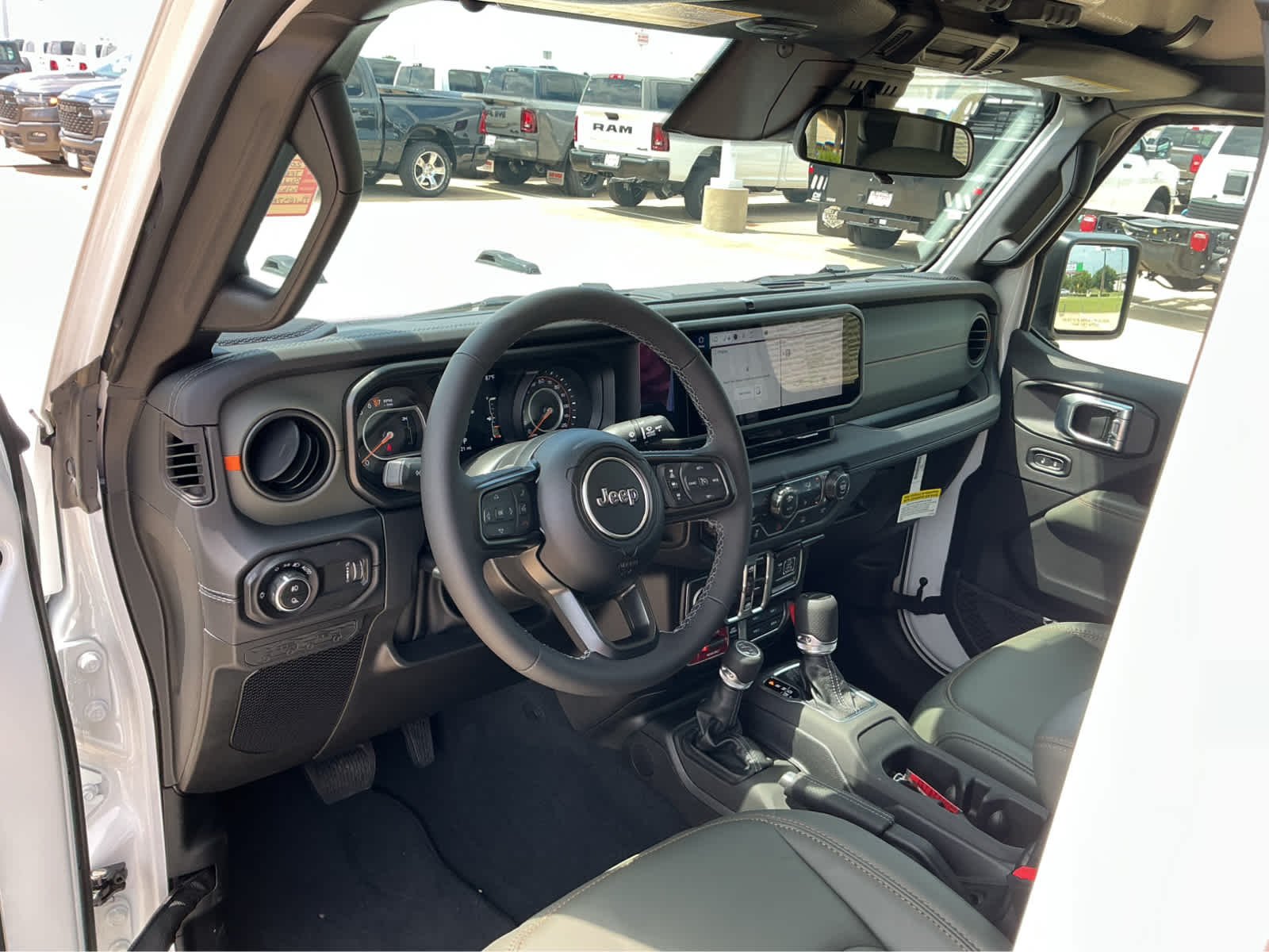 New 2026 Bright White Clear-Coat Exterior Paint Jeep Mojave image 15