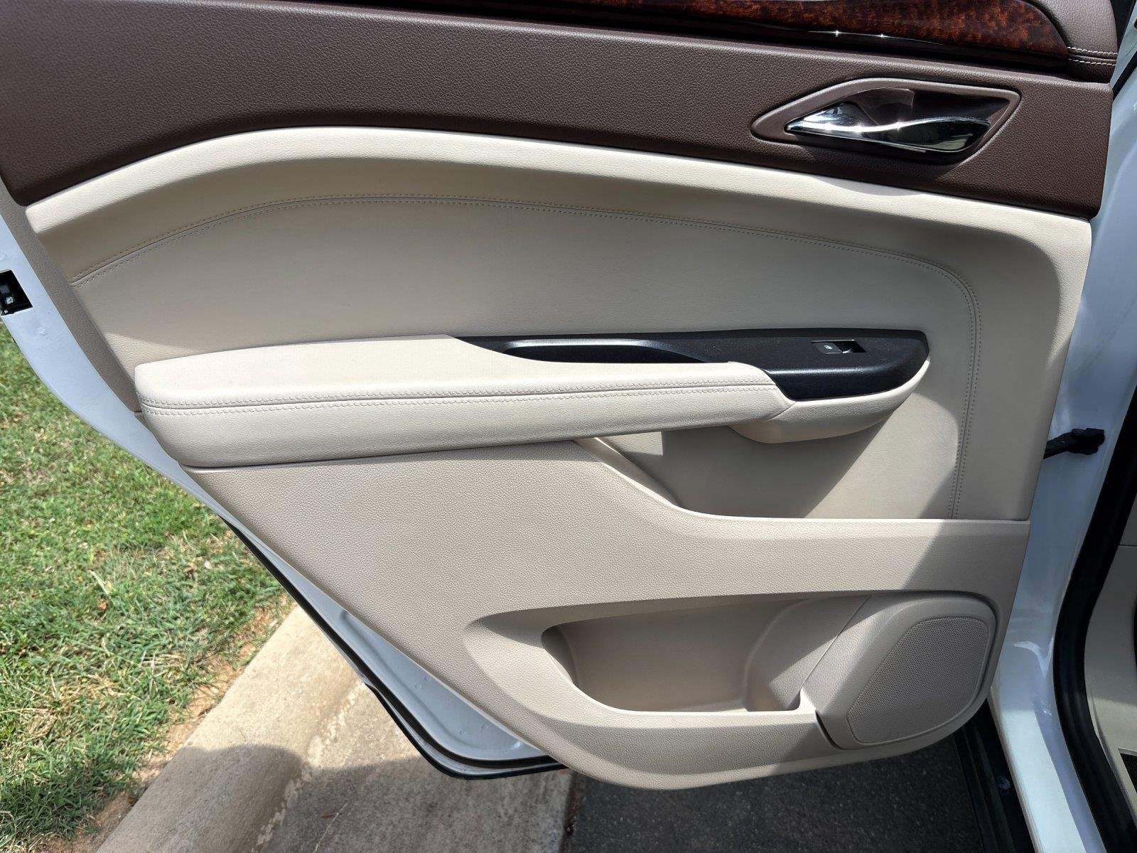 Used 2013 Platinum Ice Tricoat Cadillac Performance Collection image 31