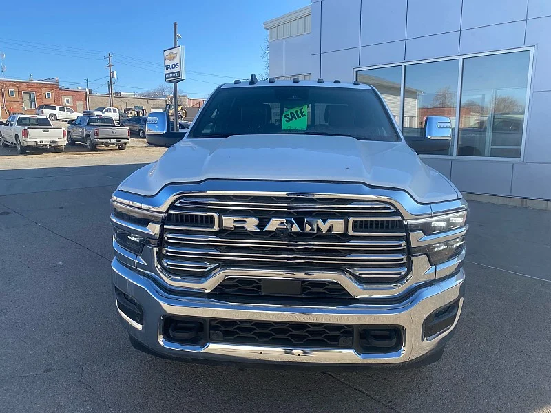 2026 RAM 3500 Laramie - Photo 8