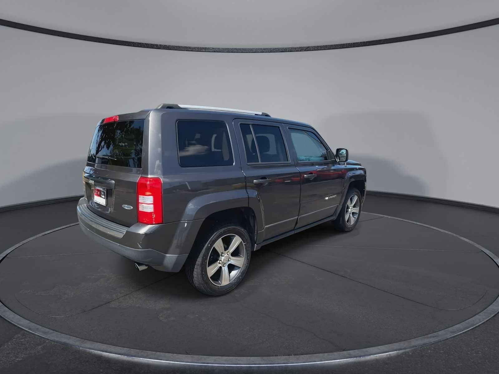 Used 2016 Granite Crystal Metallic Clearcoat Jeep High Altitude Edition image 8