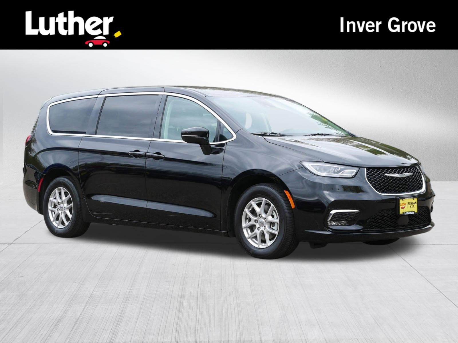 2024 Chrysler Pacifica Touring L's photo