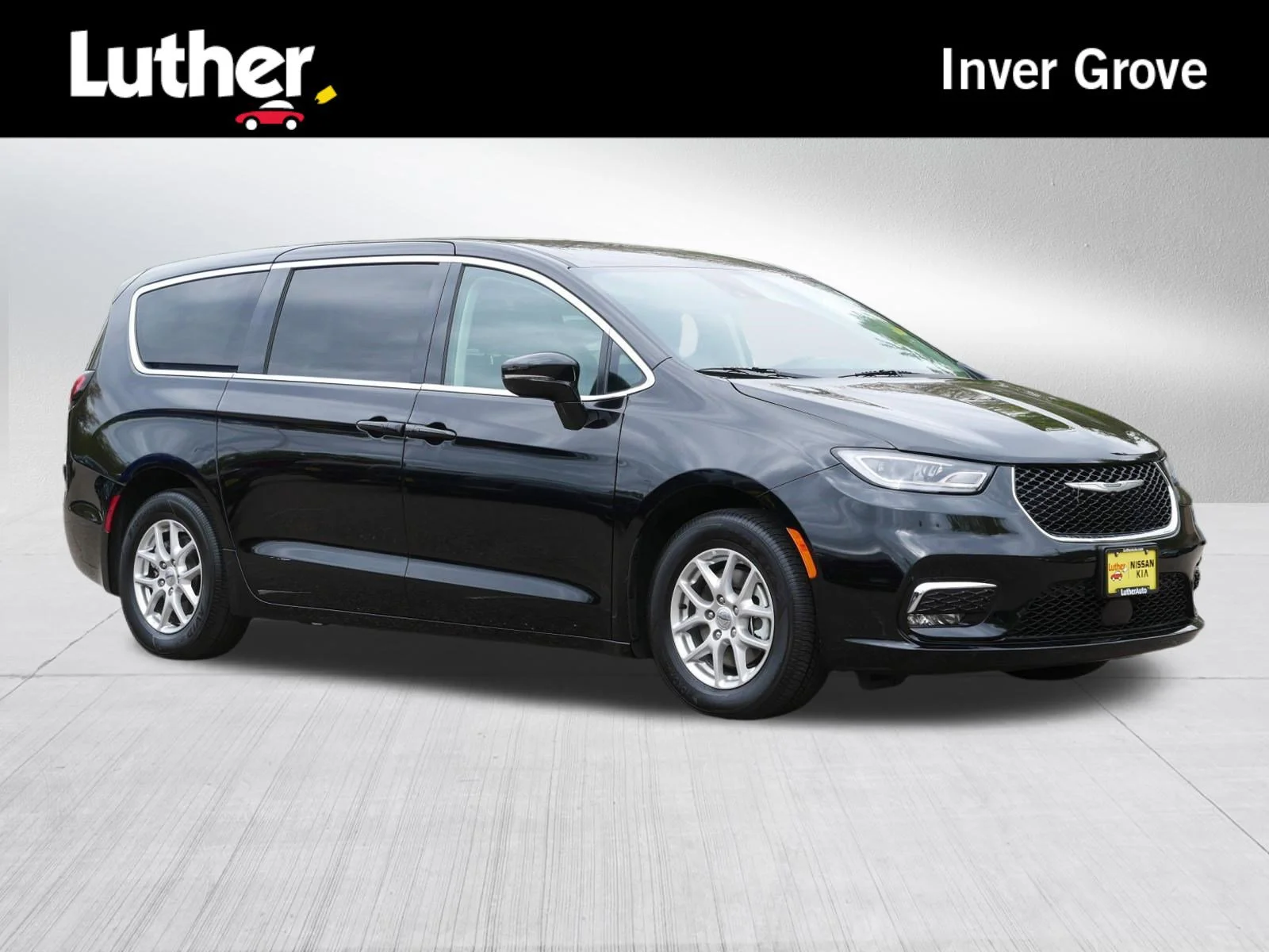 2024 Chrysler Pacifica Touring L's photo