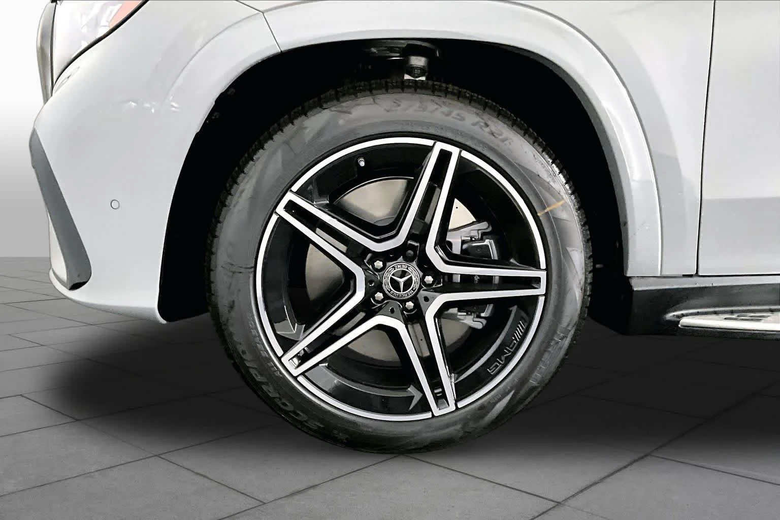 New 2027 MANUFAKTUR Alpine Grey Mercedes-Benz GLS 450 image 18