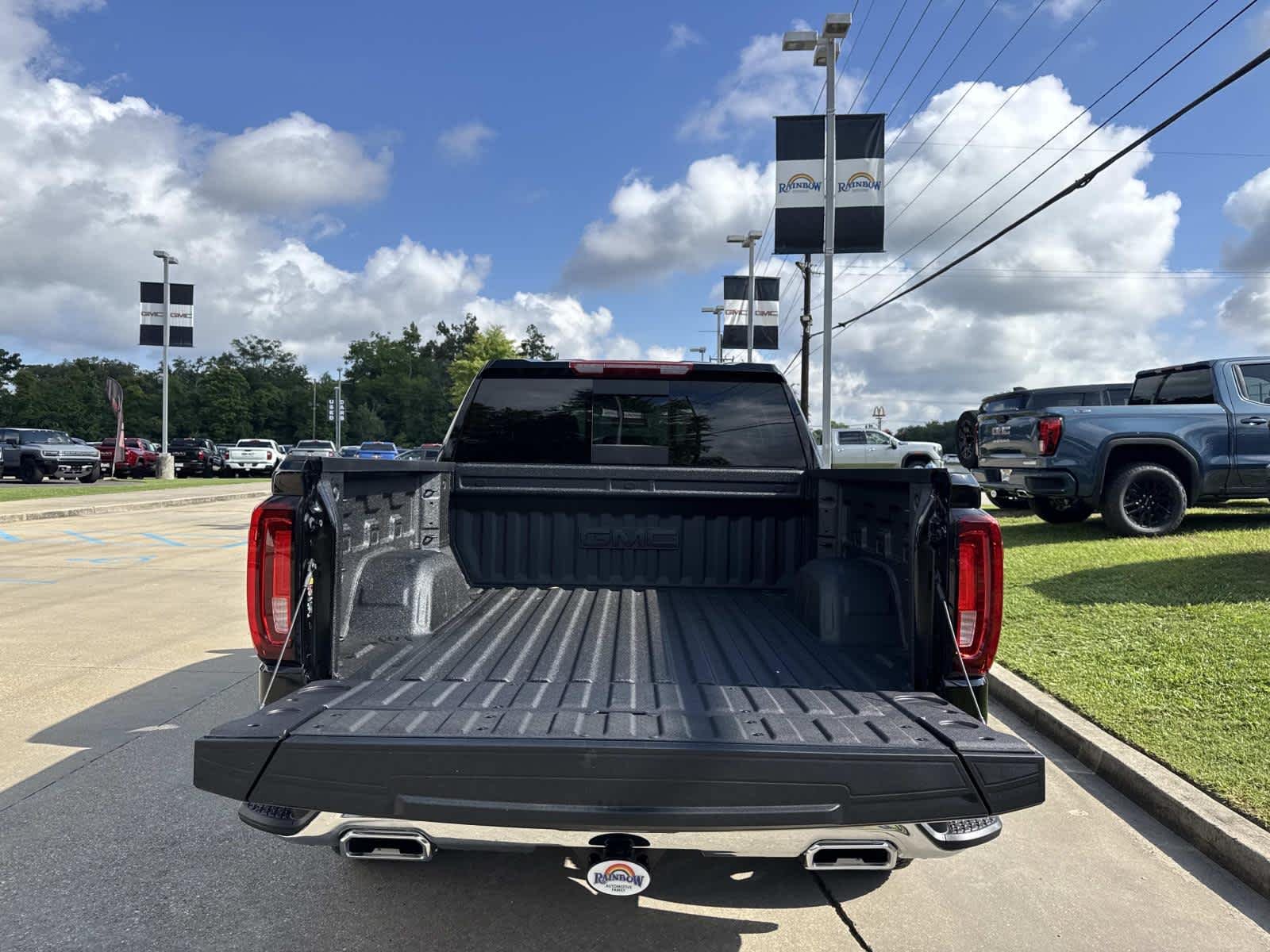 2026 GMC Sierra 1500 SLT - Photo 7
