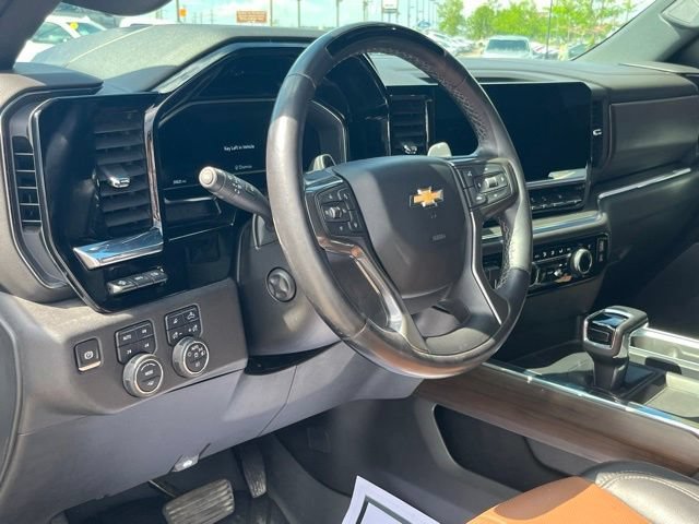 Used 2024 Iridescent Pearl Tricoat Chevrolet High Country image 17