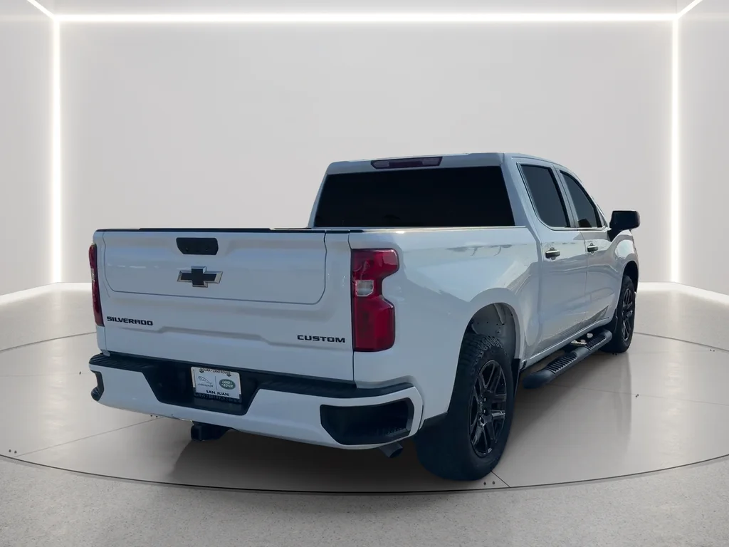 Used 2024 White Chevrolet Custom image 5