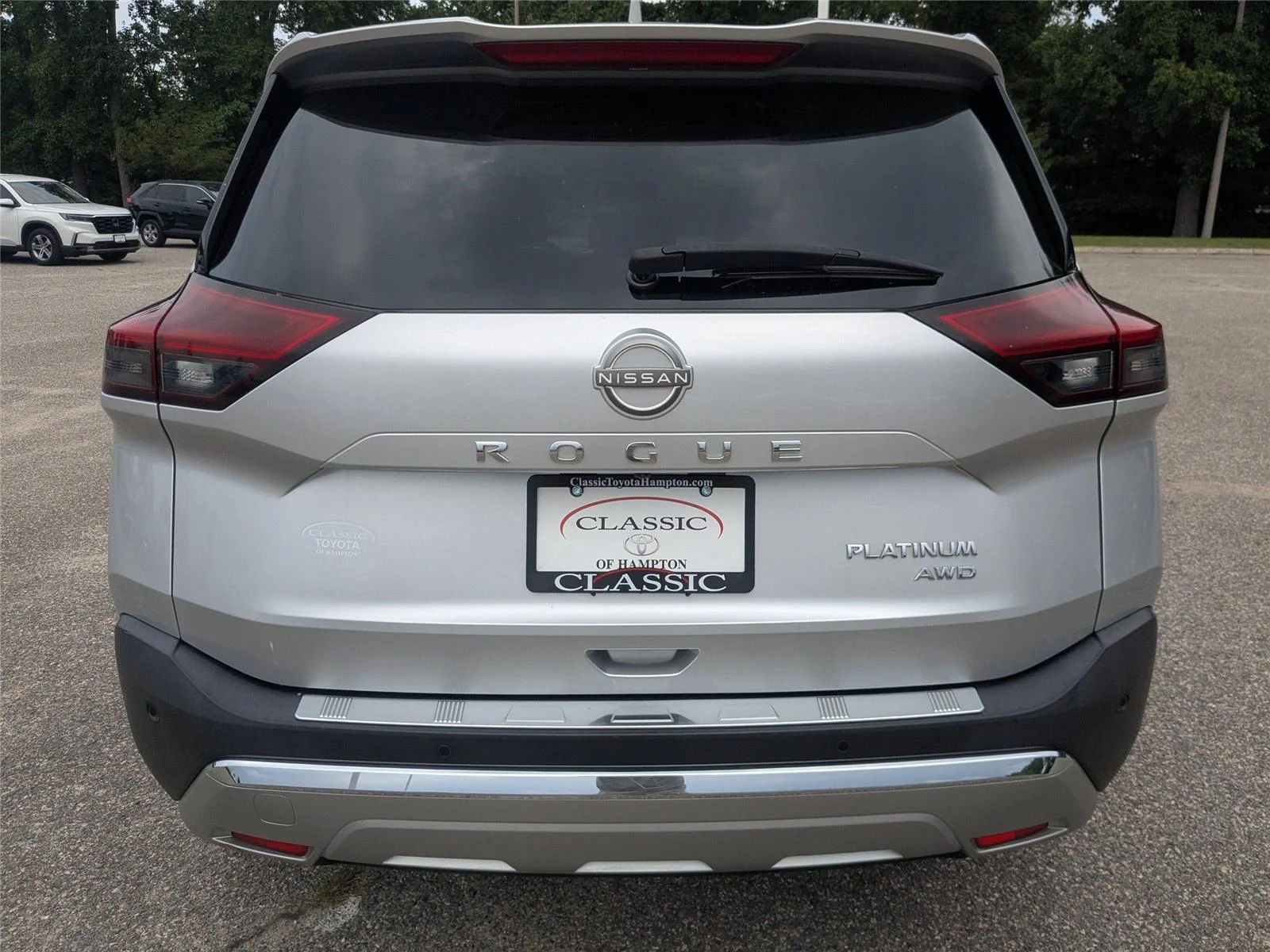 Used 2022 Brilliant Silver Metallic Nissan Platinum image 5