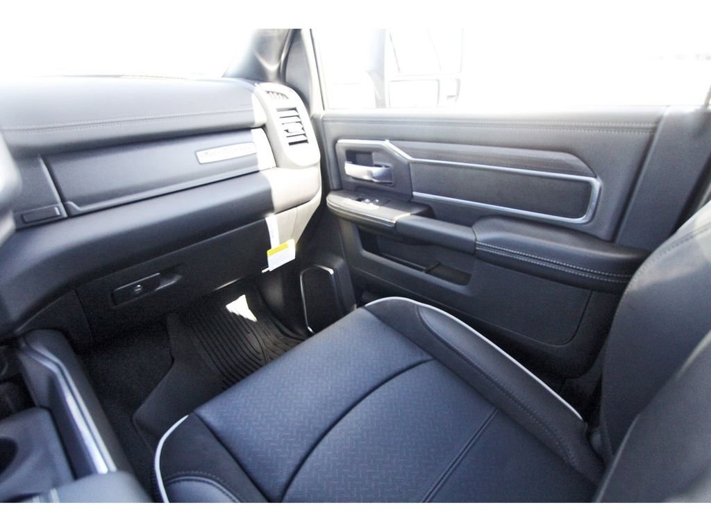 New 2026 Granite Crystal Metallic Clear-Coat Exterior Paint RAM Laramie image 10